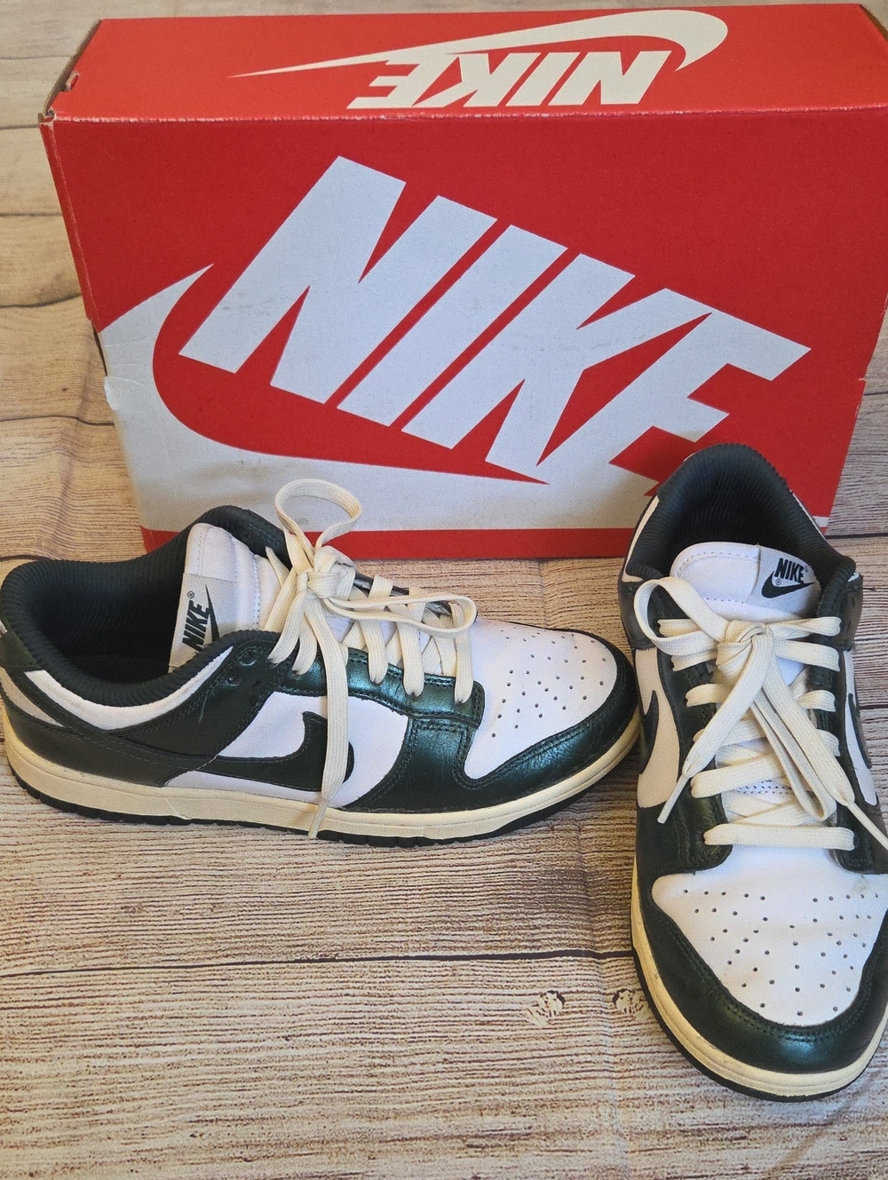 Nike Dunks Women Green/White/ Coconut Milk Size 8.5